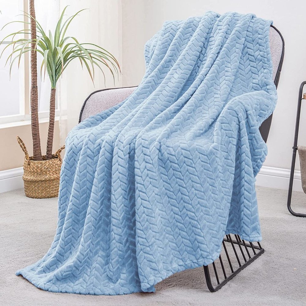Baby Light Blue Jacquard Weave Pattern Decorative Warm Flannel Bed/Sofa Blanket